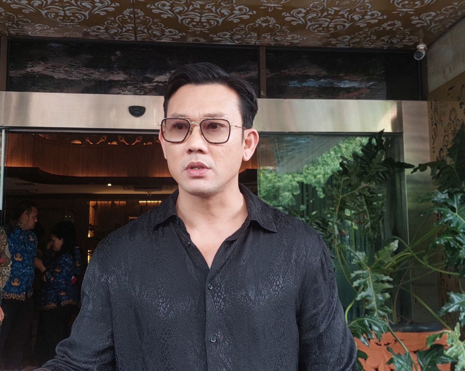 Denny Sumargo Boyong Keluarga Rayakan Hari Raya Natal dan Tahun Baru ke Singapura