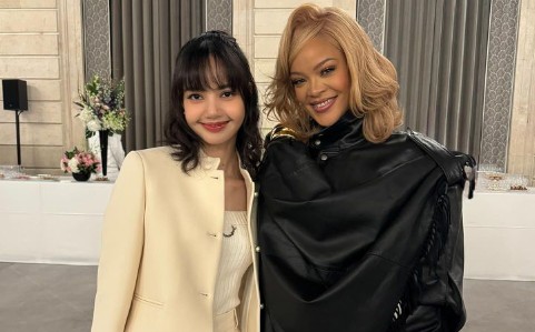 Bintang K-Pop Lisa BLACKPINK Pamer Foto Bareng Rihanna di Paris, Bikin BLINK Heboh 