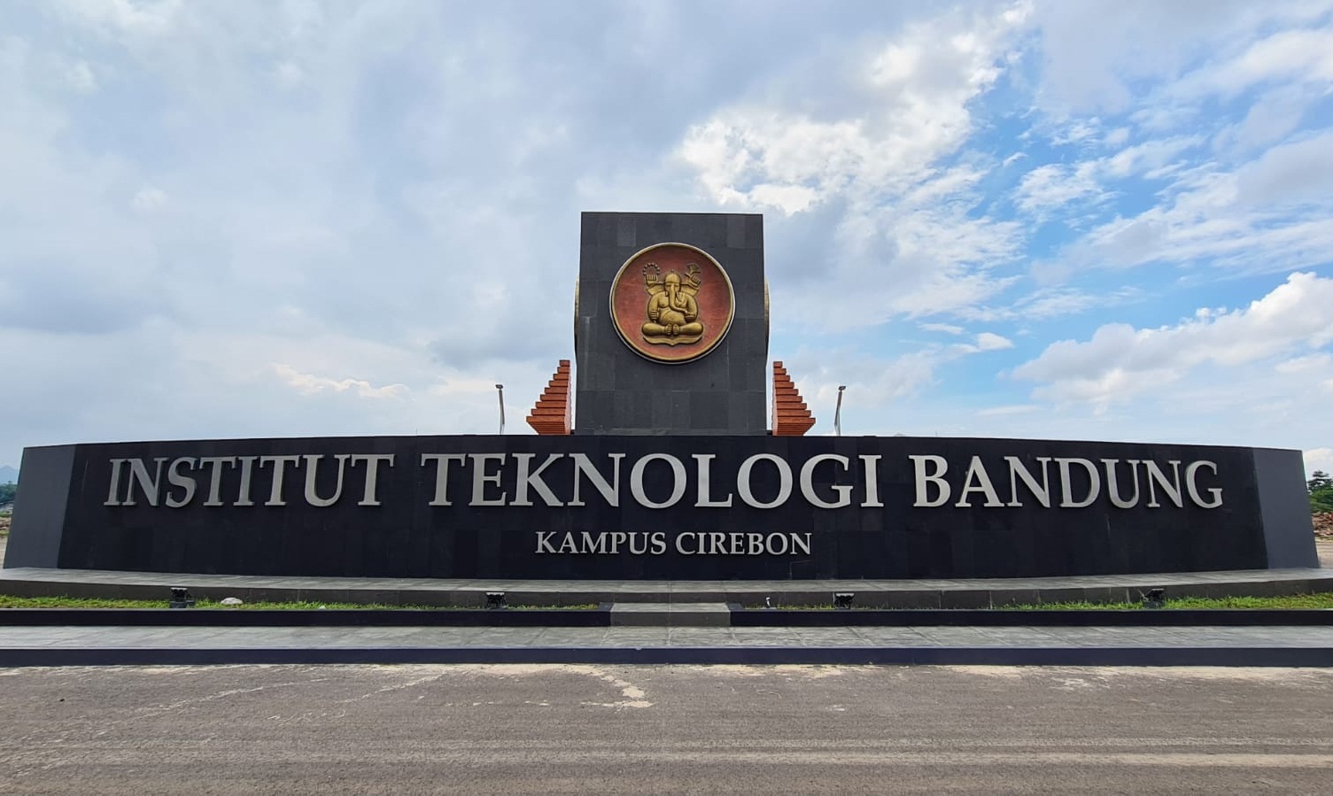 Heboh! ITB Wajibkan Mahasiswa Penerima Beasiswa Kerja Paruh Waktu Tanpa Imbalan