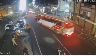 Terekam CCTV, Video Menakutkan Saat Bus Pariwisata Alami Rem Blong dan Tewaskan 4 Orang di Batu Town Square  