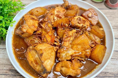 Resep Semur Ayam Pedas yang Menggoda, Sensasi Pedas Gurih Menggugah Selera