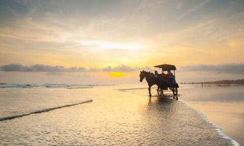 Menjelajahi Pesona dan Mitos Mistis Pantai Selatan yang Memukau: 6 Destinasi Wajib Dikunjungi