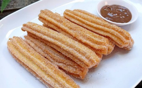 Aneka Resep Churros Renyah Tahan Lama, Camilan Enak Favorit Anak-anak 