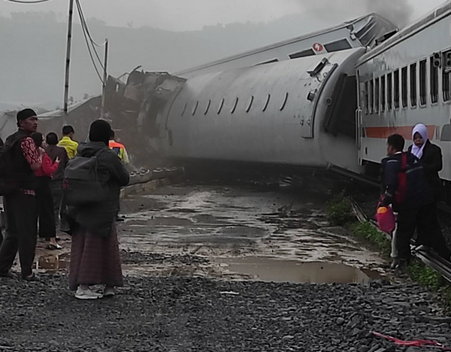 Kecelakaan KA di Cicalengka, Ini Jumlah Penumpang Commuter Bandung Raya dan KA Turangga 