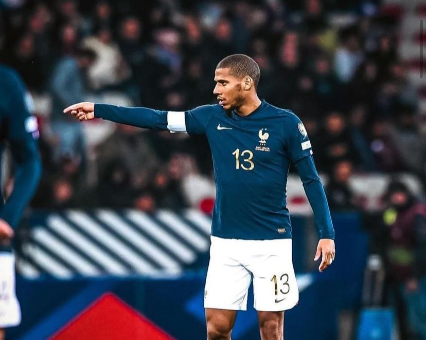 MU dan Juventus Gigit Jari, Selangkah Lagi West Ham Capai Kesepakatan Jean-Clair Todibo 