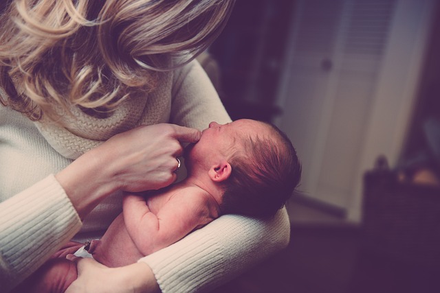 Jangan Bingung! Berikut Tips Mengatasi Bayi Cegukan, Ternyata Ini Penyebabnya