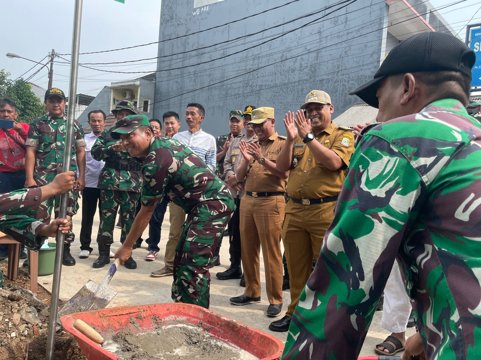 Staf Ahli Bidang Ekbang dan Kemasyarakatan Kota Bekasi Hadiri Penutupan TMMD ke-116
