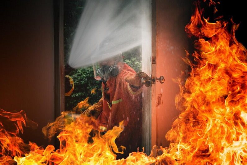 Charger HP Meledak, Rumah di Ciracas Hangus Dilalap Api 