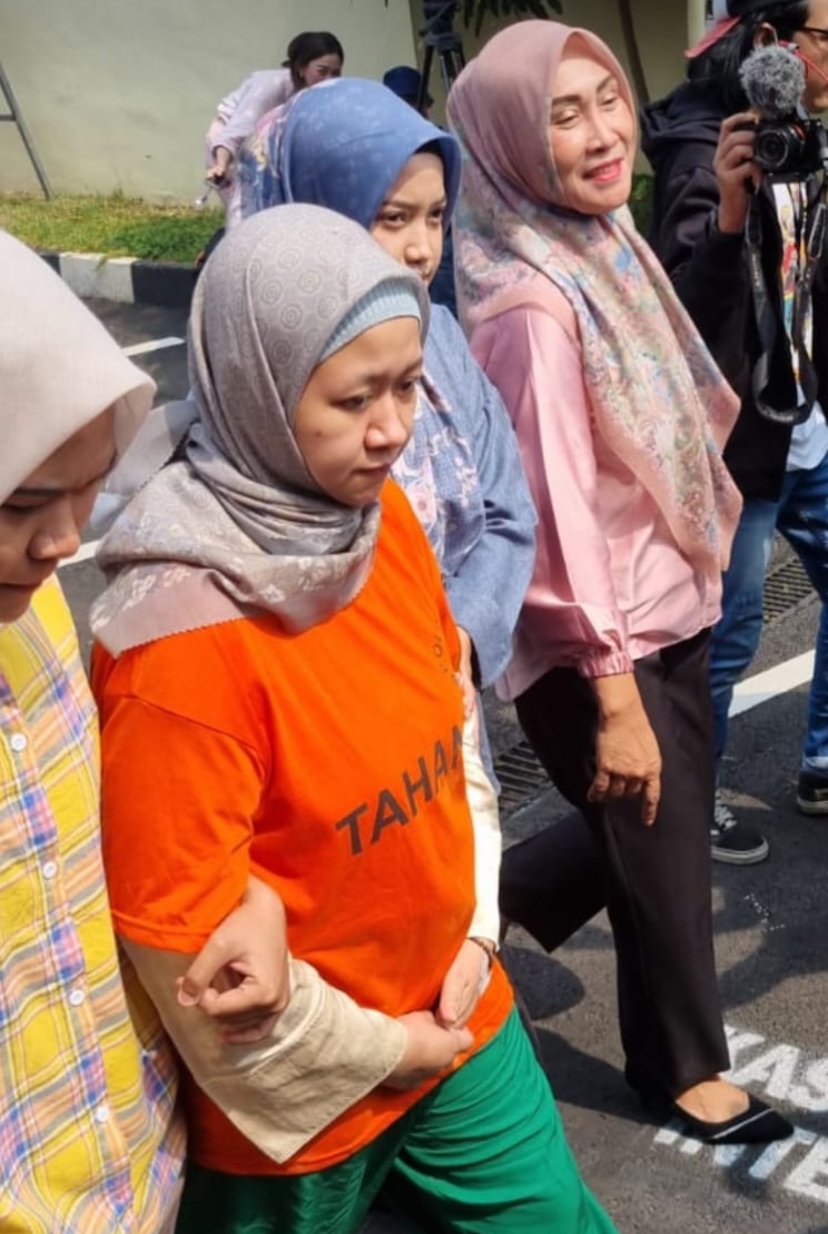 Penampakan Meita Irianty Pemilik 'Daycare' di Depok yang Tega Aniaya Balita Pakai Baju Tahanan
