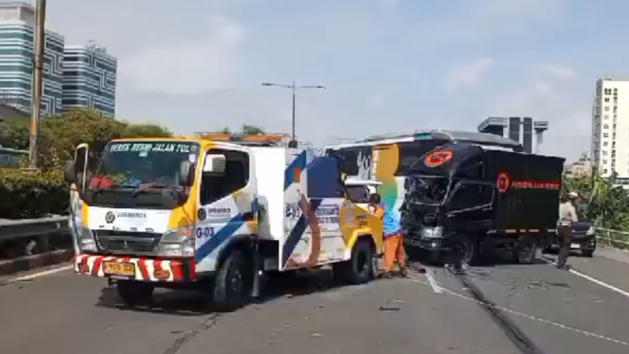 Kecelakaan Beruntun di Tol Dalam Kota Cawang Libatkan 6 Kendaraan, Begini Kondisi Para Korbannya 