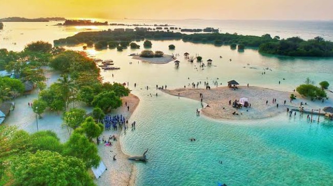 6 Pantai Terdekat Jakarta yang Indah dan Cocok untuk Liburan Akhir Tahun 