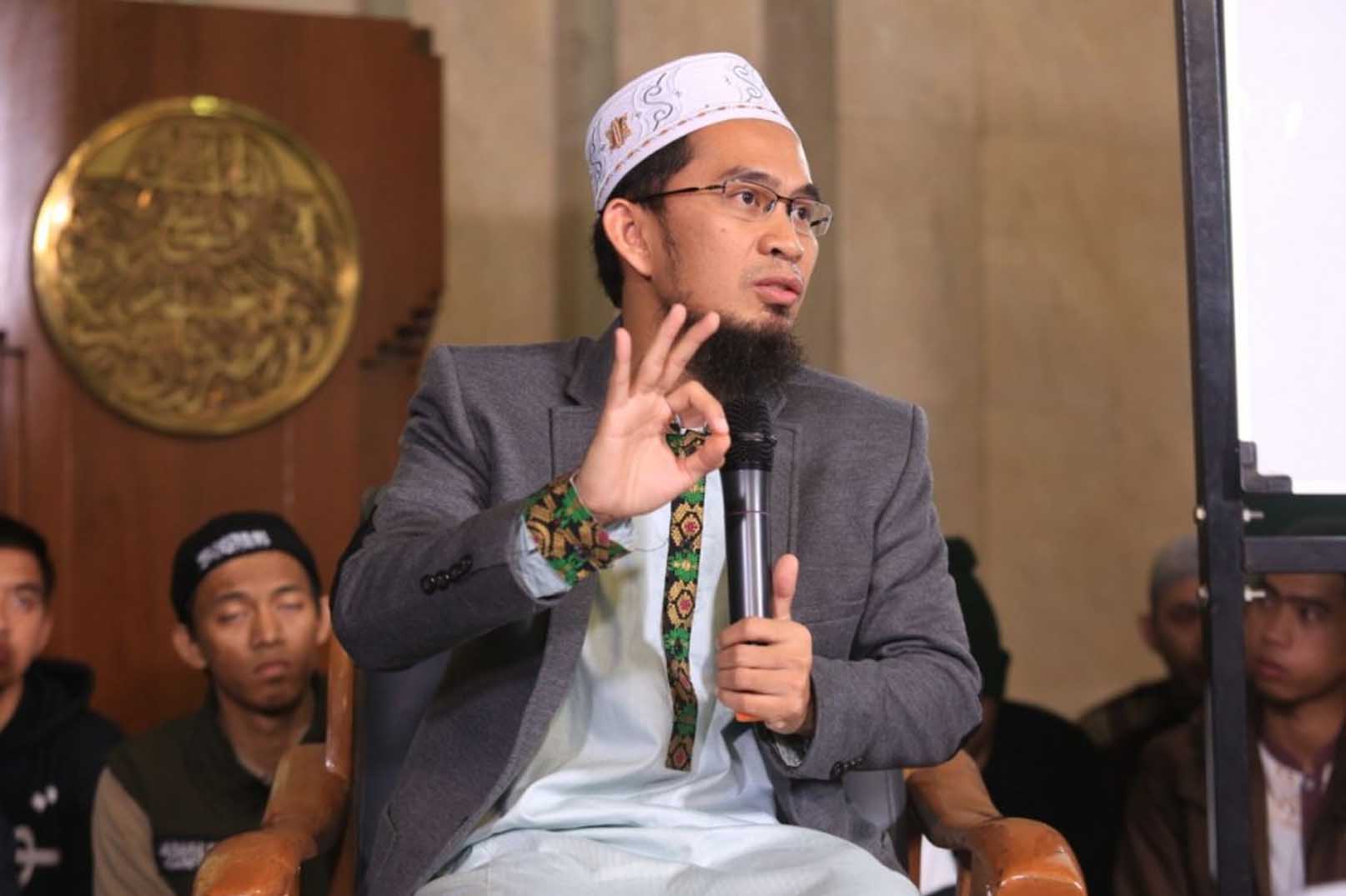 Ustadz Adi Hidayat Uraikan Bacaan Doa Agar Dilancarkan saat Membayar Hutang