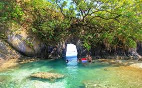 Wisata Tersembunyi  Pantai Koomang di Pulau Enggano Provinsi Bengkulu,  Terdapat Tebing yang Memisahkan Laut