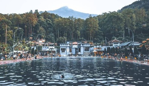 6 Rekomendasi Objek Wisata Pemandian Air Panas di Bogor, Cocok untuk Liburan Akhir Pekan