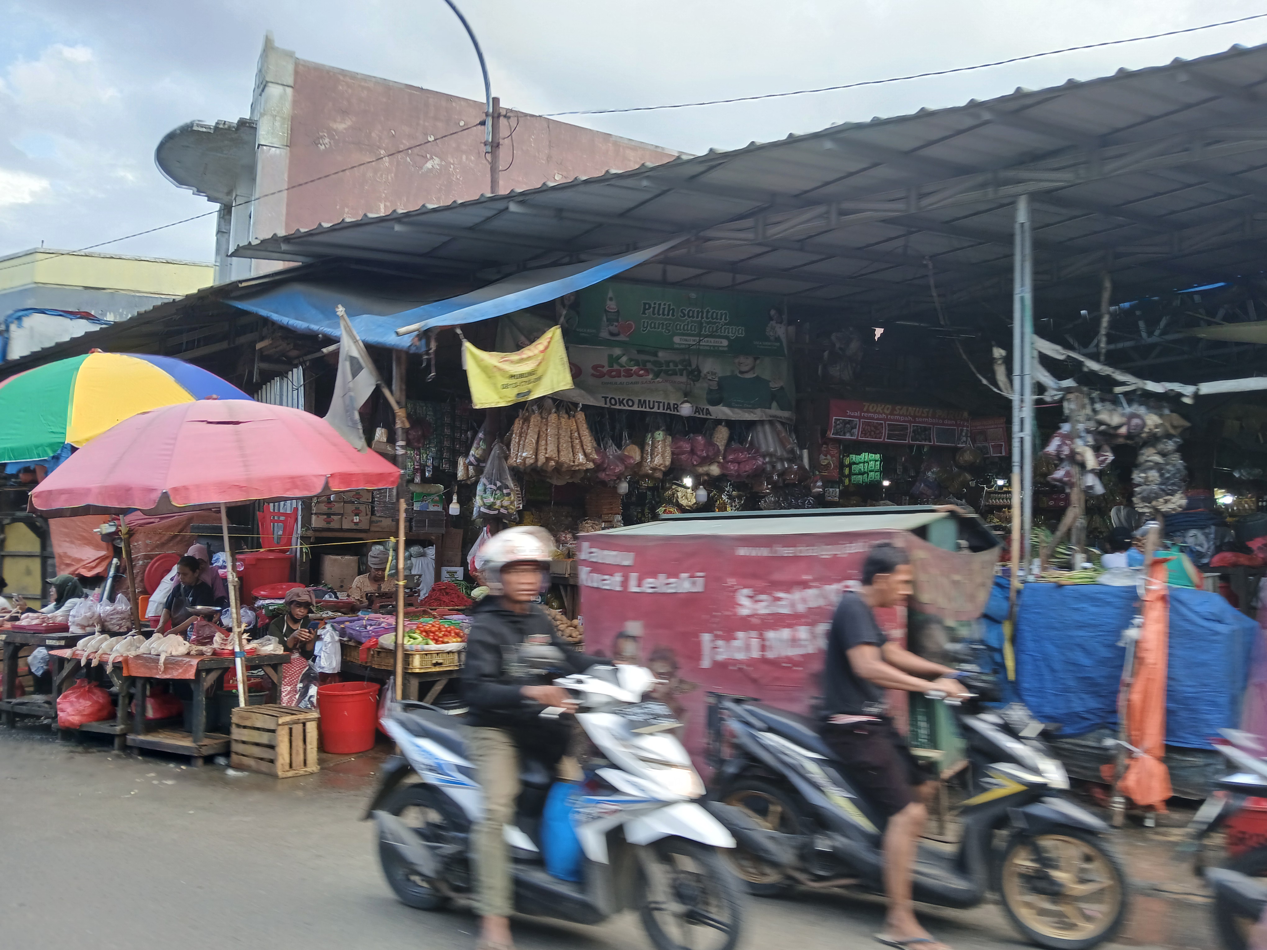 Harga Beras dan Telur di Pasar Parung Bogor Melonjak Drastis Jelang Tahun Baru 2025