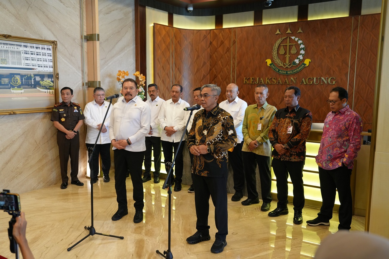 Kejagung dan KPK Bersaing Garap Korupsi, Jaksa Agung: Kami Kerja Sama