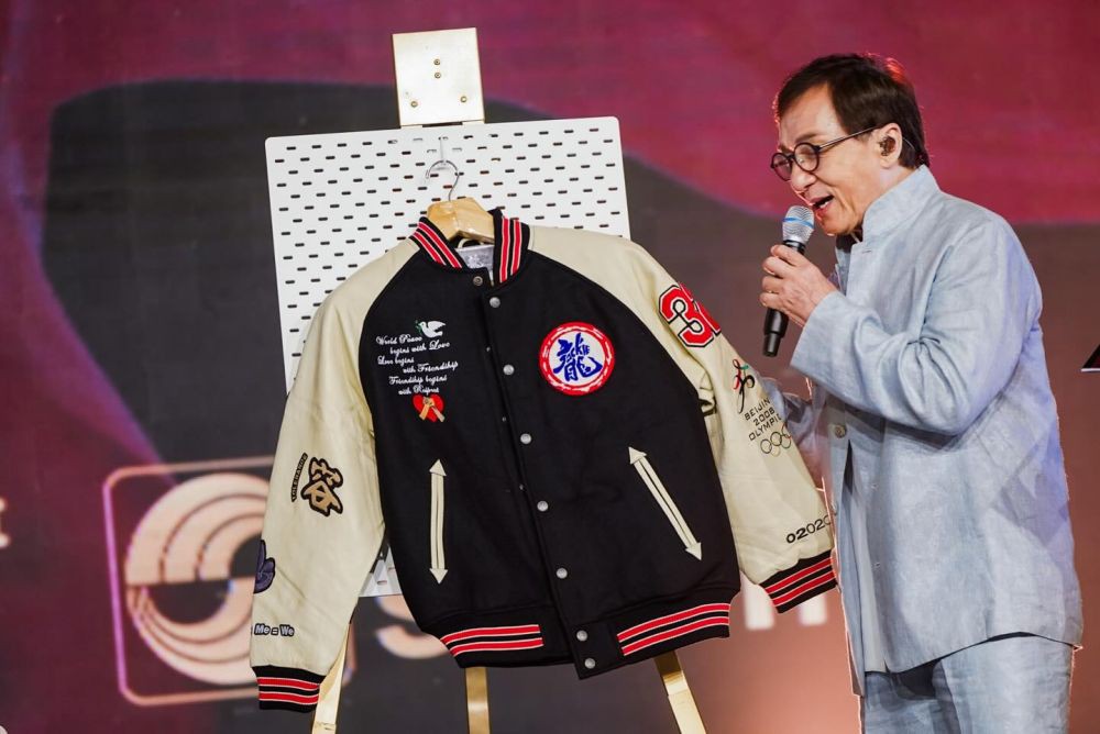 Jaket Legendaris Jackie Chan, Laku di Pelelangan Indonesia Rp1,59 M