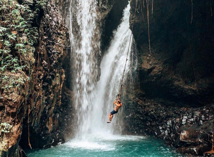 Pesona Keindahan Wisata Air Terjun Gitgit Yang Terletak Di Buleleng, Terkenal Dengan Air Terjun Tertinggi