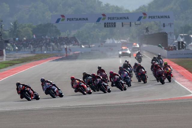 Live Streaming MotoGP Mandalika 2024; Bagnaia Ingin Ulangi Kemenangan di Sprint Race, Martin Start Terdepan