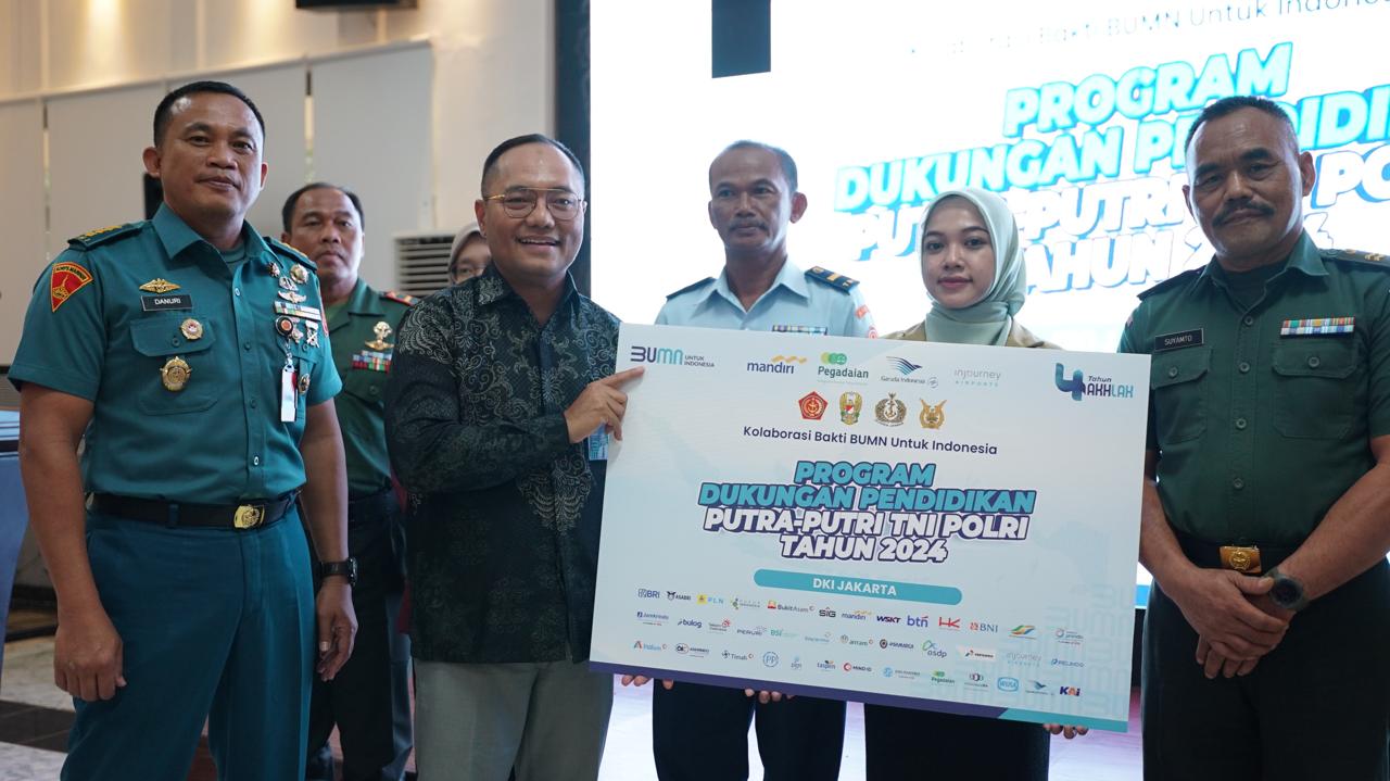 Sinergi Bank Mandiri, Garuda Indonesia, Pegadaian dan Angkasa Pura Salurkan Bantuan Kuliah Anak-Anak TNI/Polri