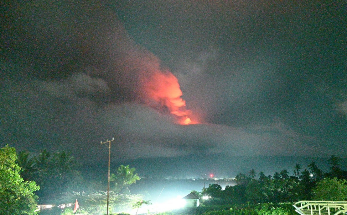 Aktivitas Vulkanik Tinggi, Gunung Lewotobi Laki-Laki Kini Berstatus Awas