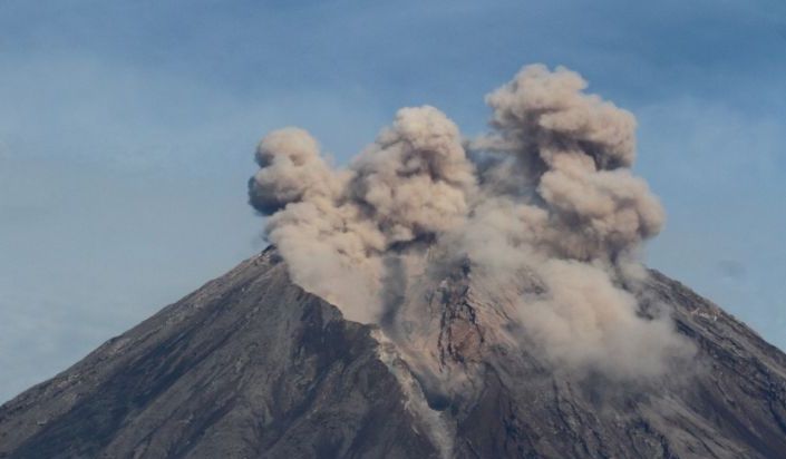 Gunung Semeru , Tertinggi Di Pulau Jawa Itu, dilaporkan Menyemburkan Letusan Abu, Ungkap Hikmahnya 