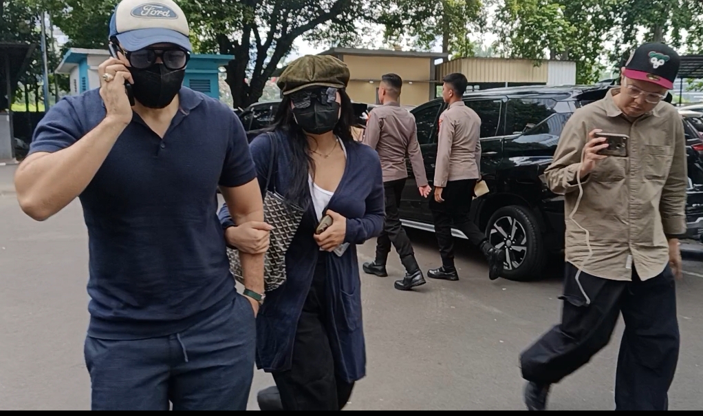 Ganti Topi dan Masih Membisu, Begini Penampilan Audrey Davis Saat Penuhi Panggilan Polisi Soal Video Syur