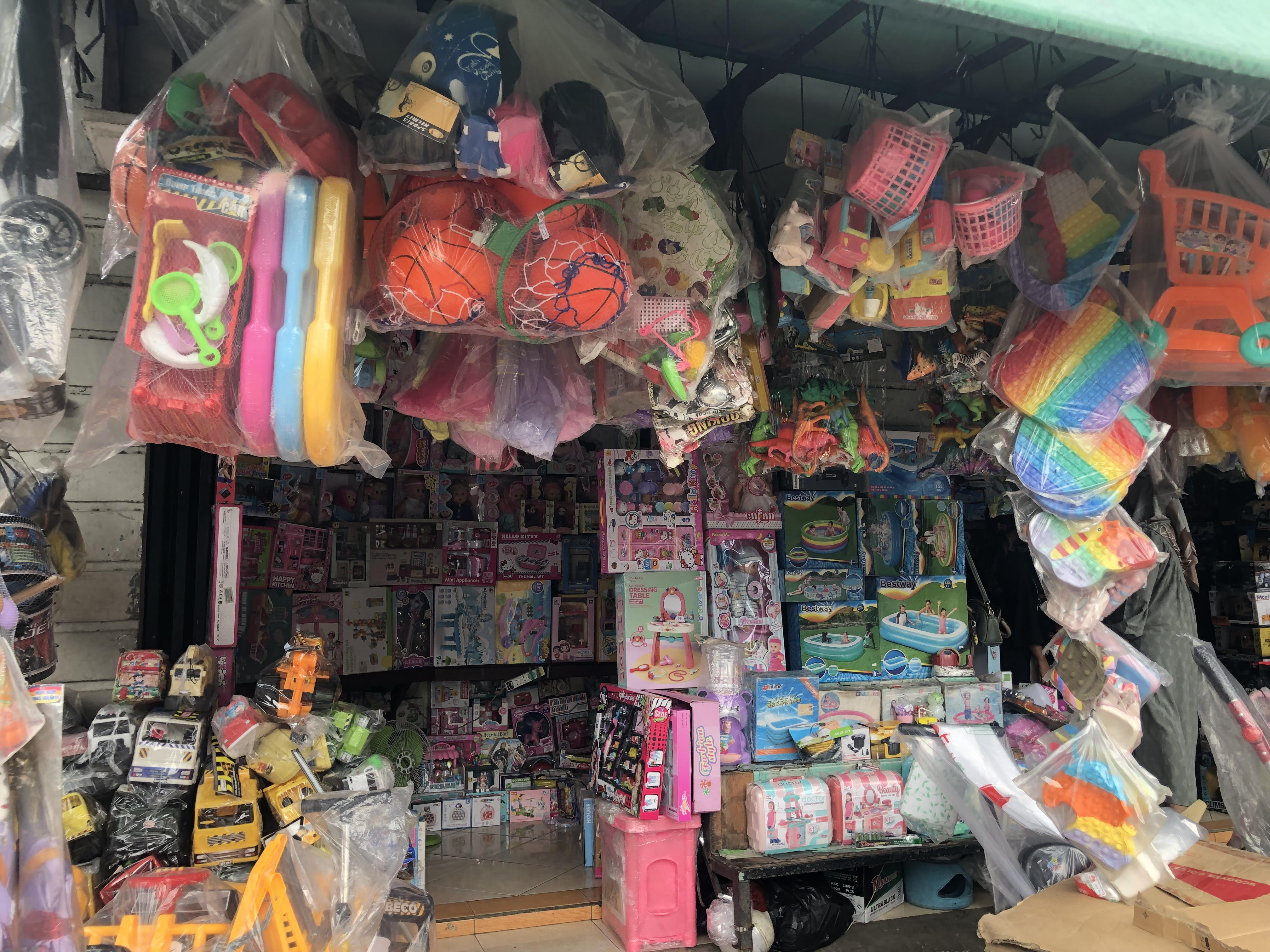 Pesona Pasar Gembrong Usai Lebaran, Lokasi Anak-anak Berburu Mainan yang Murah Meriah