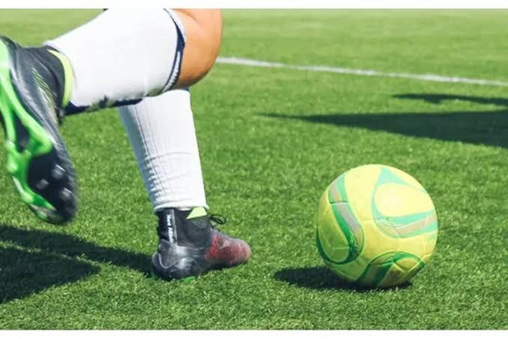 5 Rekomendasi Sepatu Minisoccer dengan Harga Murah, DiJamin Maksimalkan Skill Kamu!