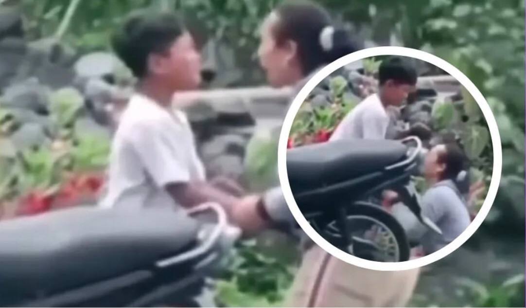 Viral! Momen Haru Seorang Ibu Nasehati Anak Laki-lakinya hingga Tertunduk Lesu dan Menangis di Pinggir Jalan