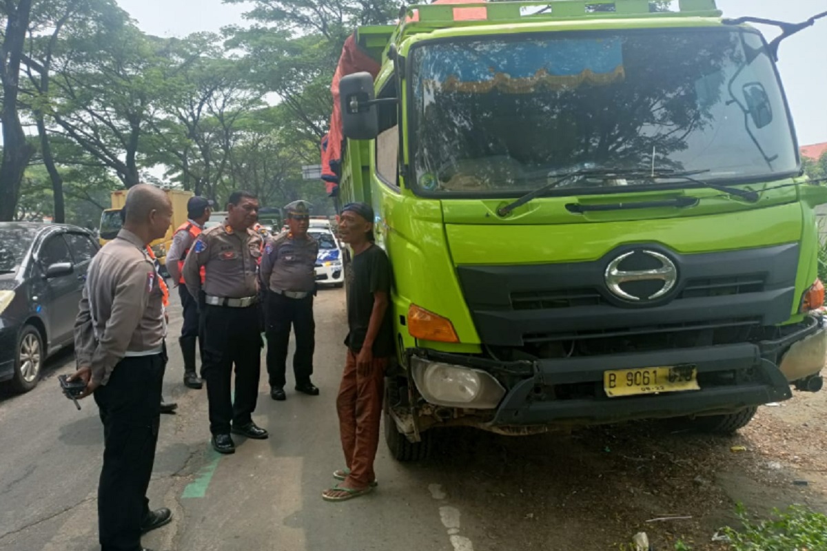 Polisi Tilang 20 Truk Tanah di Tangerang karena Langgar Jam Operasional