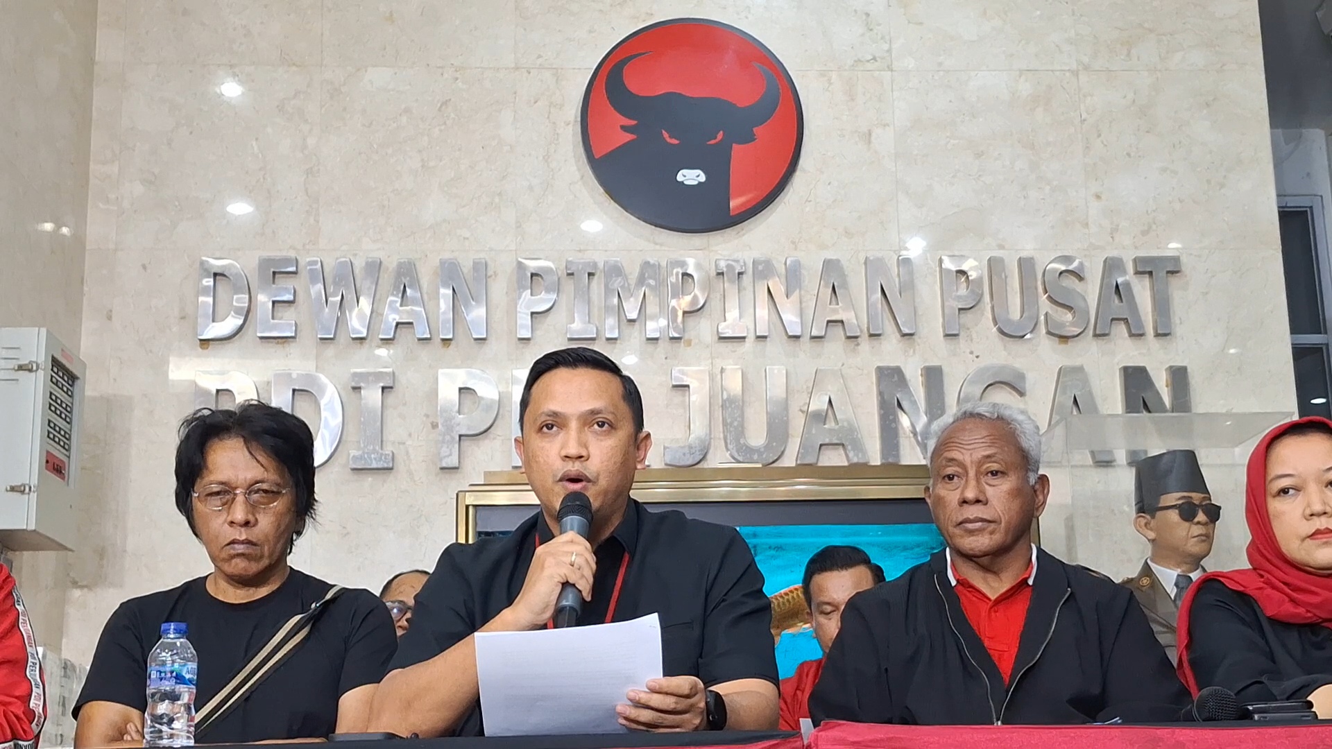 Jokowi Dipecat, Hasto Kristiyanto Jadi Tersangka, Teror Buat PDI Perjuangan