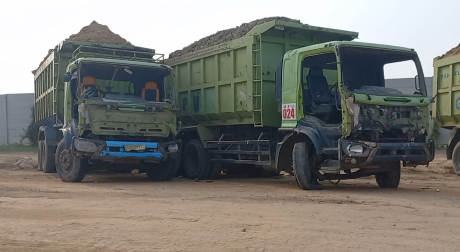 Viral Video Aksi Penjarahan, Polisi Minta Warga Kembalikan Sparepart Puluhan Truk Tanah Imbas Kecelakaan