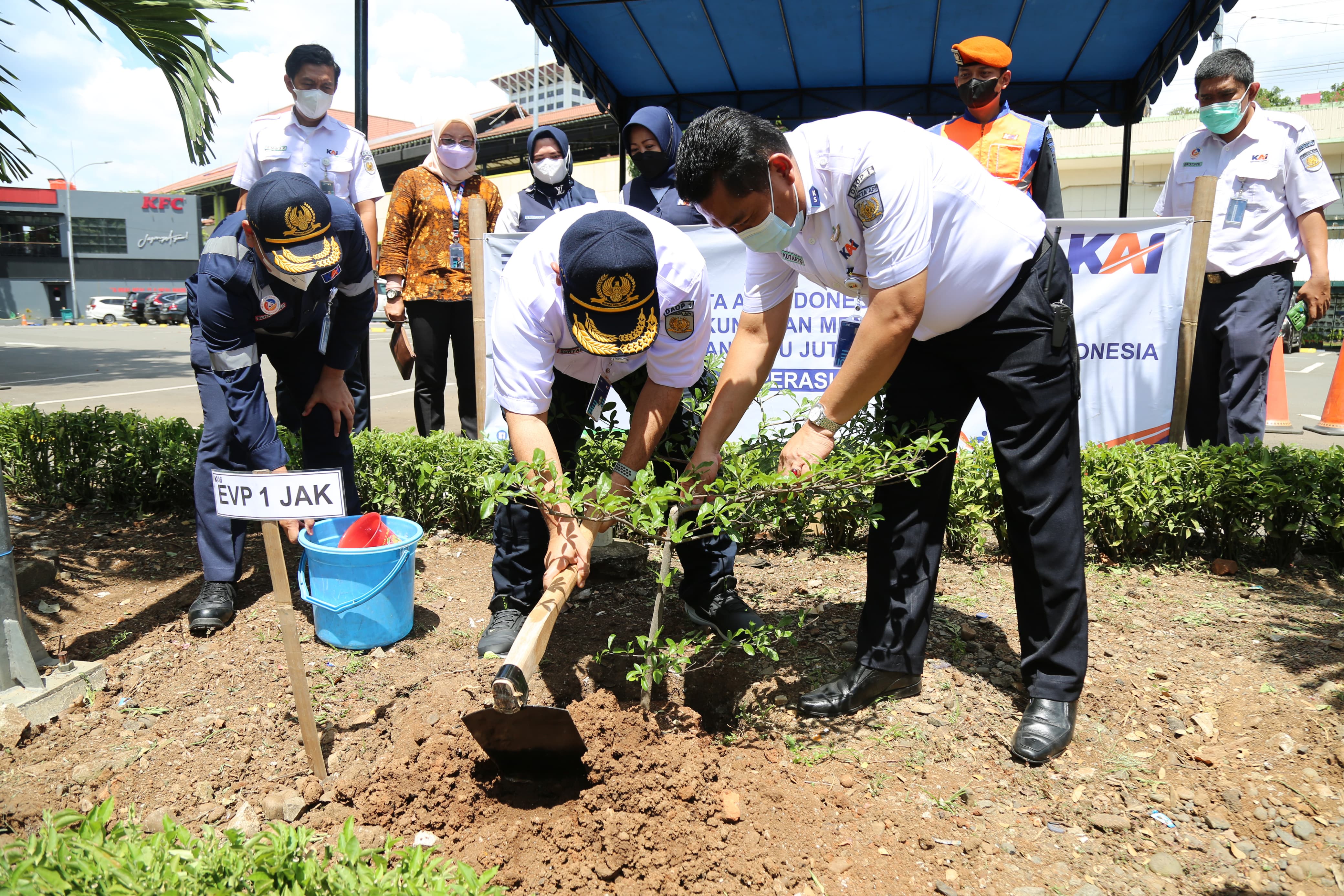 Dukung Go Green, KAI Targetkan Tanam 1 Juta Pohon hingga 2041