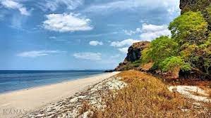 Tanjung Bastian, Pantai Cantik di Kota Kecil Wini yang Menyimpan Kisah Masa Lalu