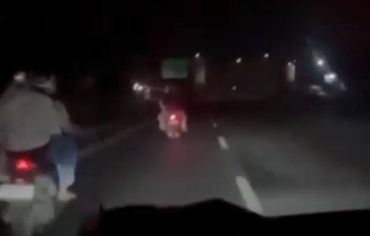 Viral! Pengemudi Mobil Kejar dan Tabrak Pemotor yang Diduga Gangster di Exit Tol Bawen