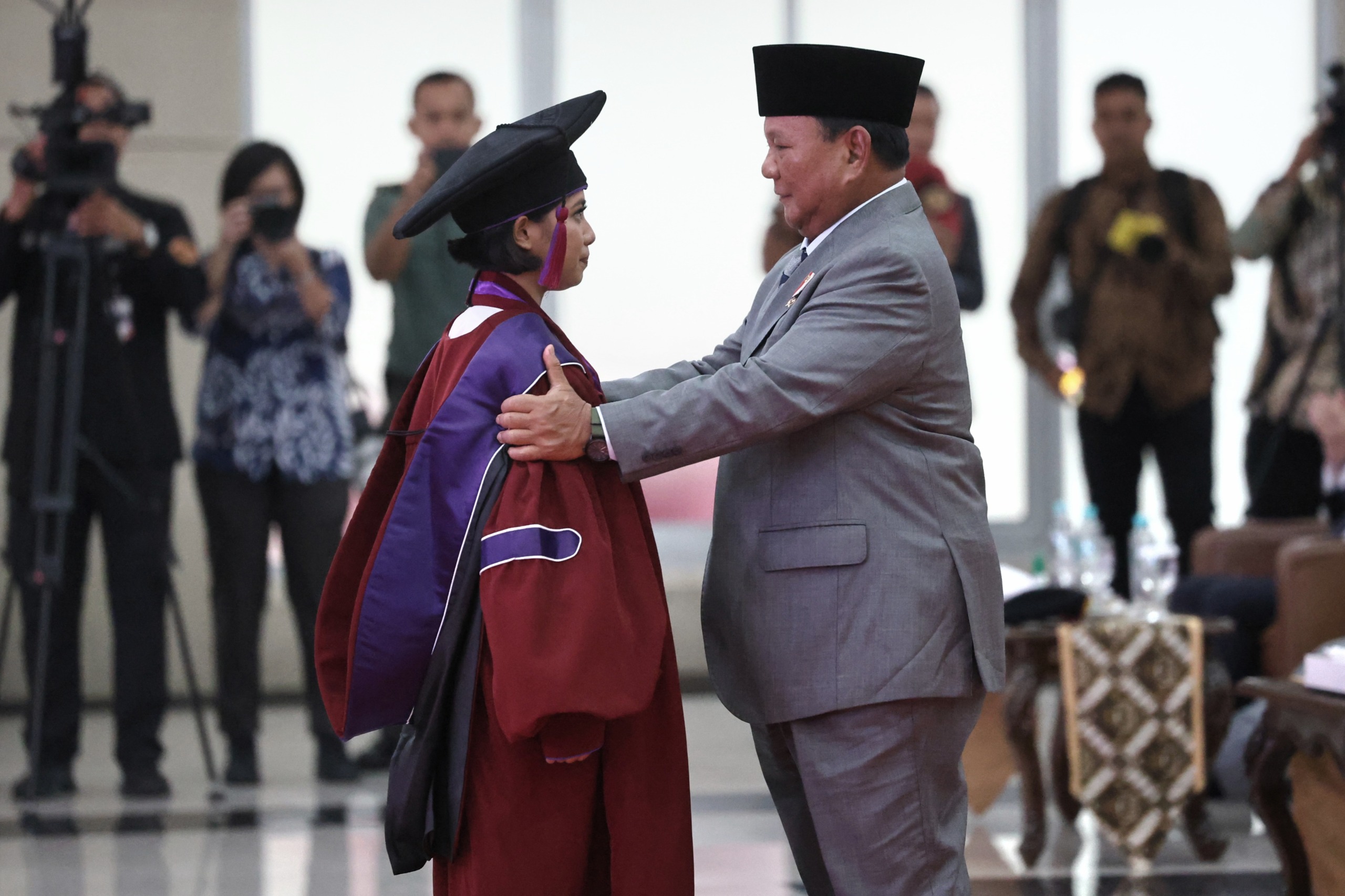 Wisuda 573 Mahasiswa Unhan, Menhan Prabowo: Indonesia Harus Kejar Penguasaan STEM
