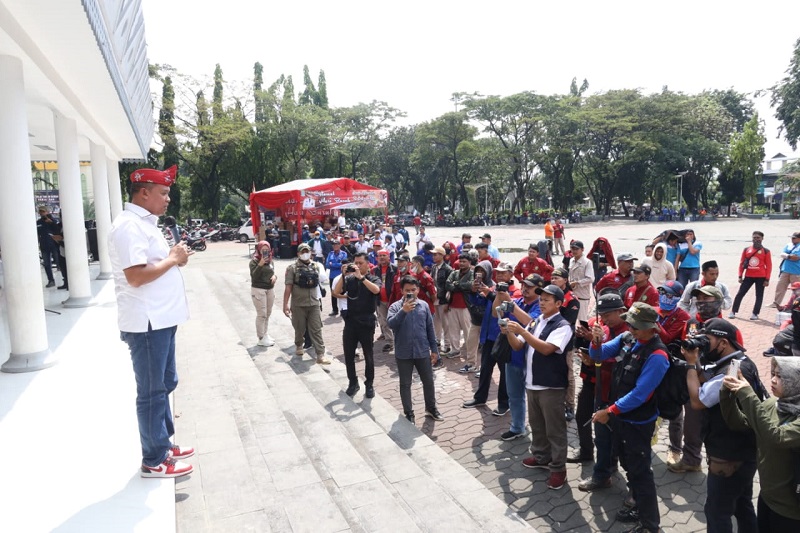 Puncak Hari Buruh di Kota Bekasi, Plt Wali Kota: Para Pekerja Harus Terdaftar di BPJS Ketenagakerjaan