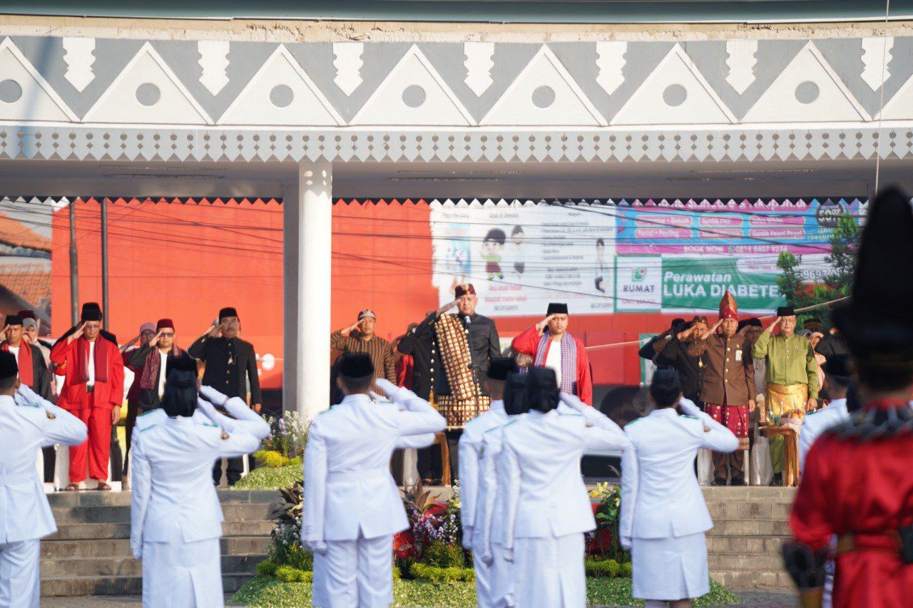 Peringatan Hari Lahir Pancasila 2023, Plt. Wali Kota Gunakan Baju Adat Lampung