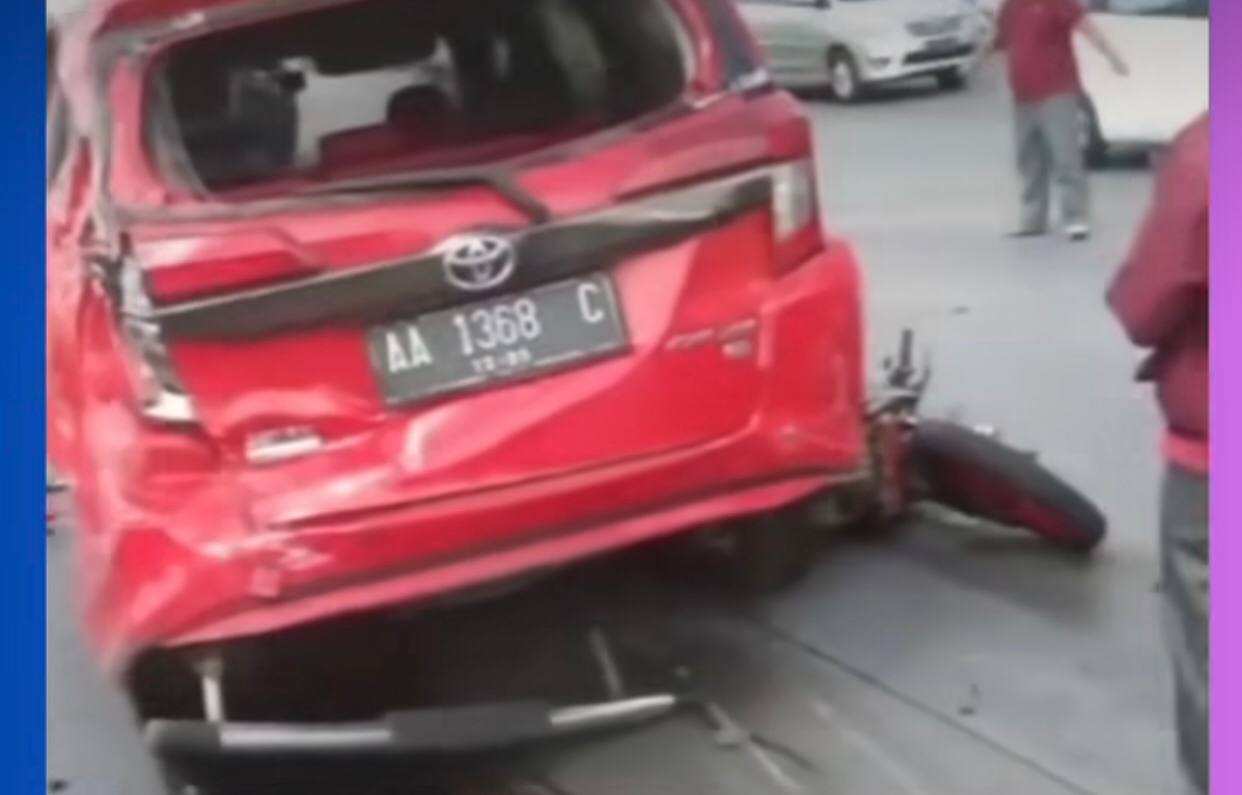 Kronologi Kecelakaan Beruntun yang Terjadi di Exit Tol Bawen, 2 Mobil dan 1 Motor Ringsek