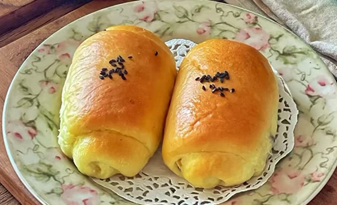 Resep Raisin Cheese Bread Lembut dan Moist, Manisnya Pas untuk Sarapan 