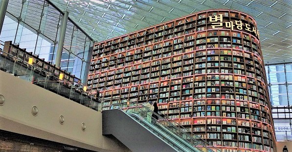 Starfield Library: Perpustakaan Bergaya Modern di Tengah Gemerlap Mal Korea Selatan