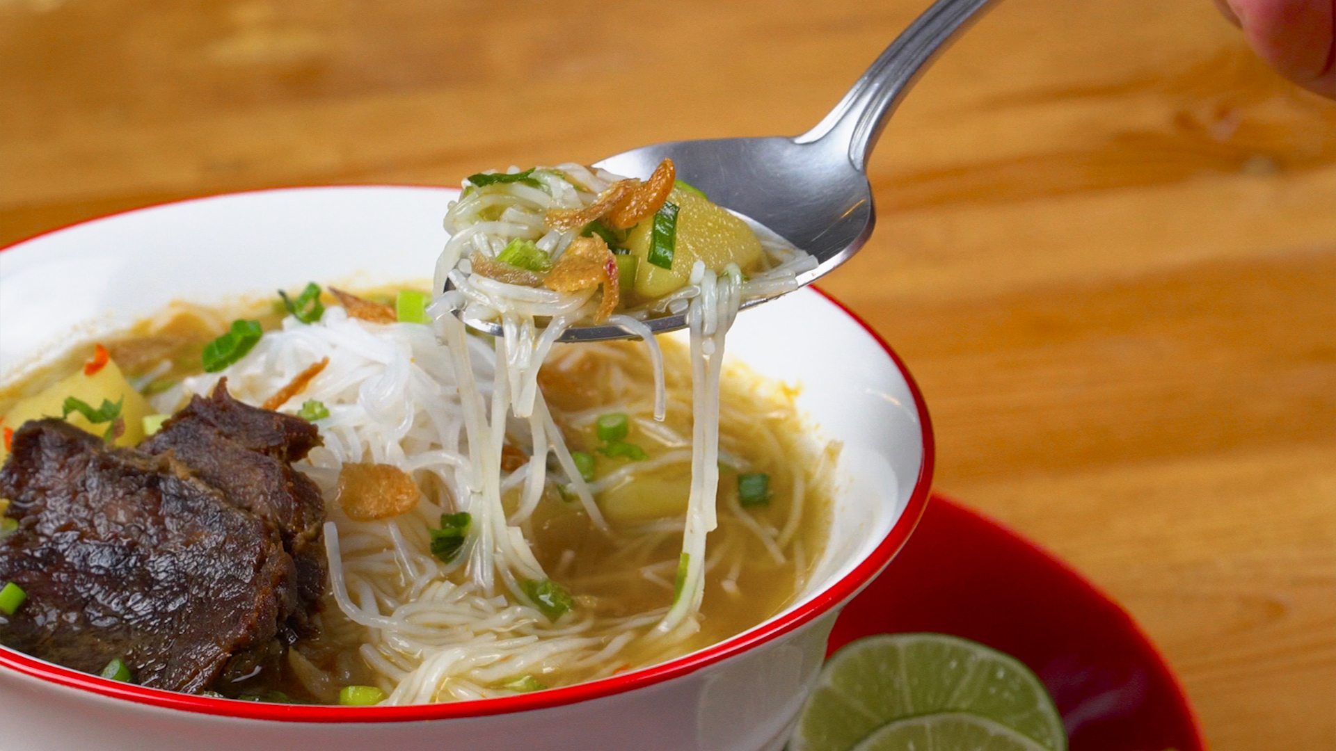 Nusantara mengenal Banyak Varian Soto, Satu diantaranya adalah Soto Padang, Ini dia Resep Membuat Soto Padang