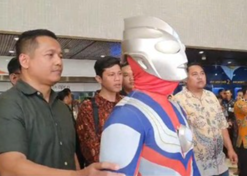 Alasan 'Pembasmi Kejahatan', Anggota DPR Jamaludin Malik Hadir di Pelantikan Pakai Kostum Ultraman