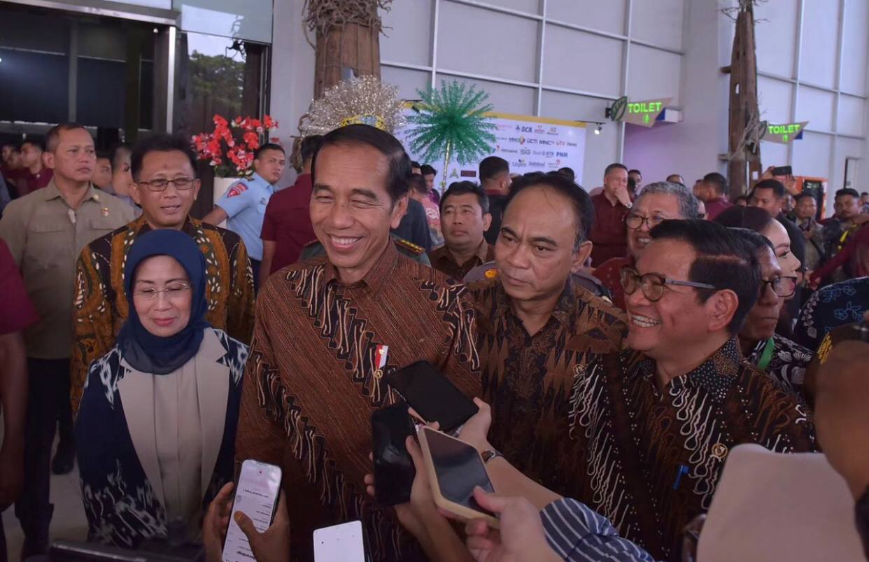 Reshuffle Kabinet, Jokowi Lantik Menteri Menko Polhukam dan Menteri ATR yang Baru