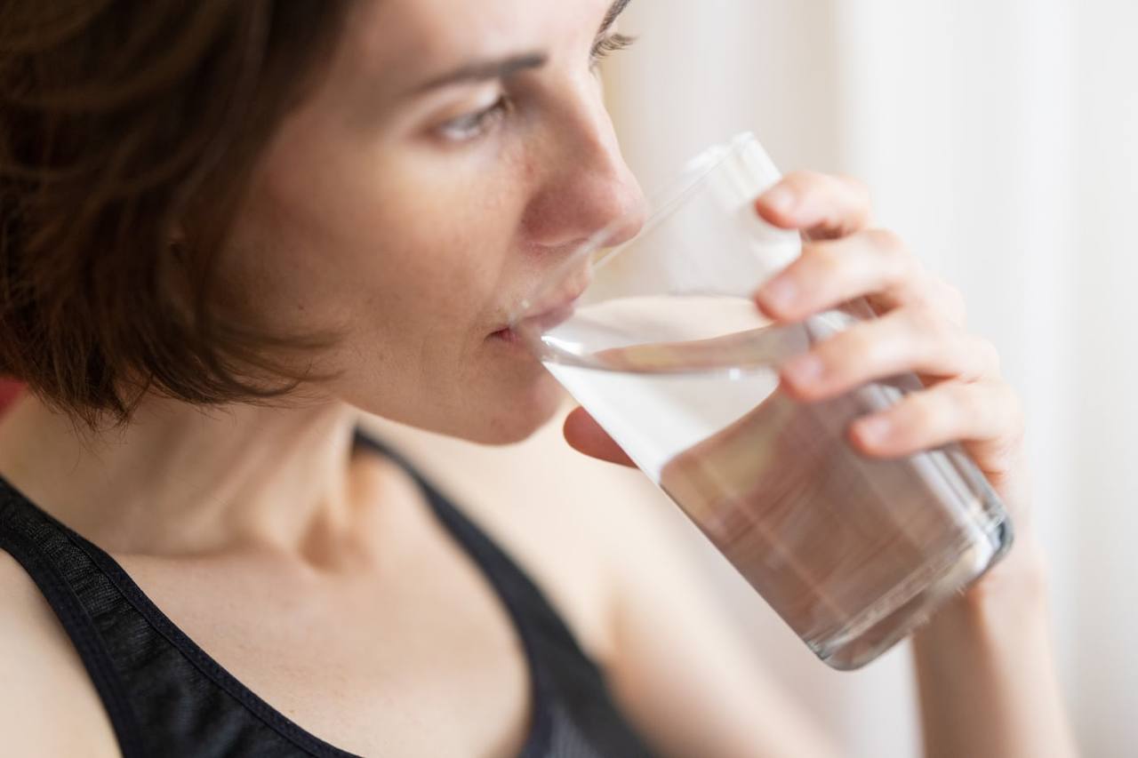 Bangun Tidur Semakin Sehat dengan Minum Air Putih, Berikut 7 Manfaatnya yang Baik Bagi Tubuh