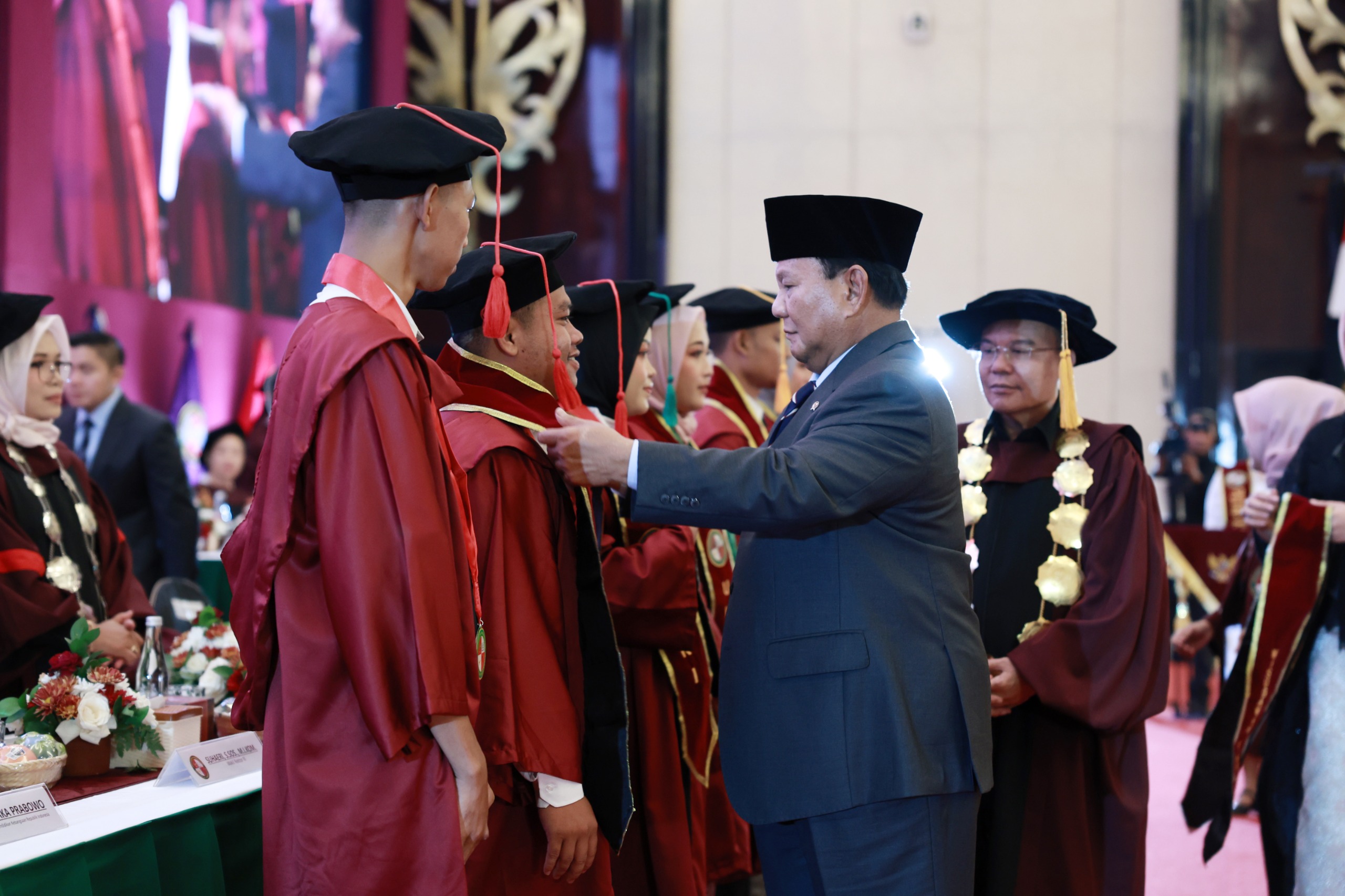 Prabowo Hadiri Wisuda UKRI: Kepada Anak-anak Muda, Jadilah Pemimpin yang Cinta Rakyat!