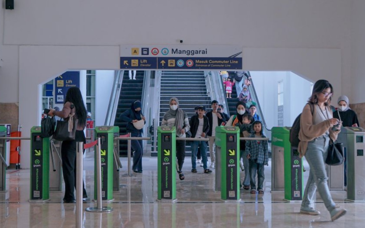 Terlihat Di Stasiun Manggarai Jumlah Penumpang Ka Bandara Soetta Meningkat Jelang Libur Nataru 9107