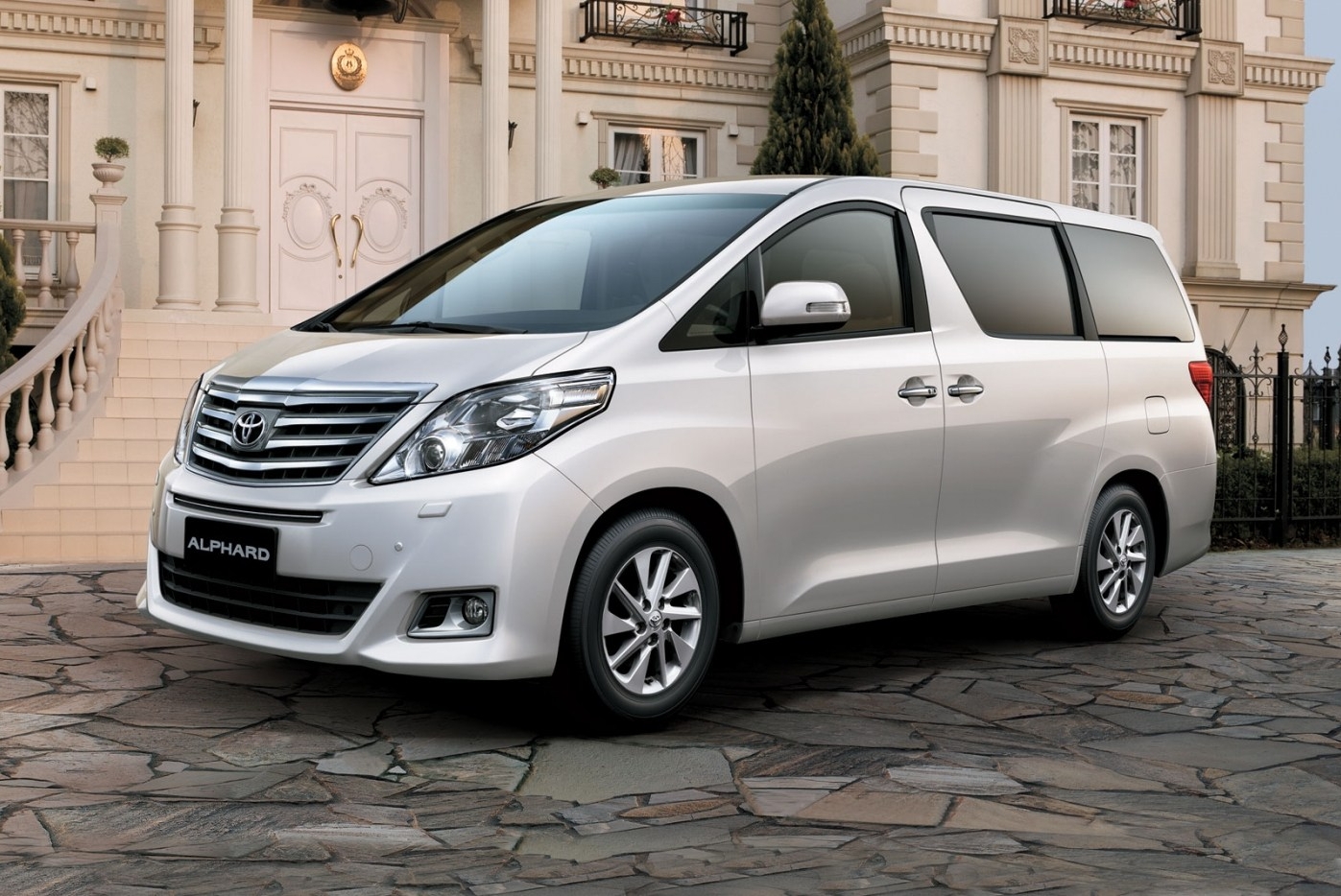 Gak Pake Mahal! Inilah 4 Mobil Bekas Semewah Toyota Alphard Seharga LCGC