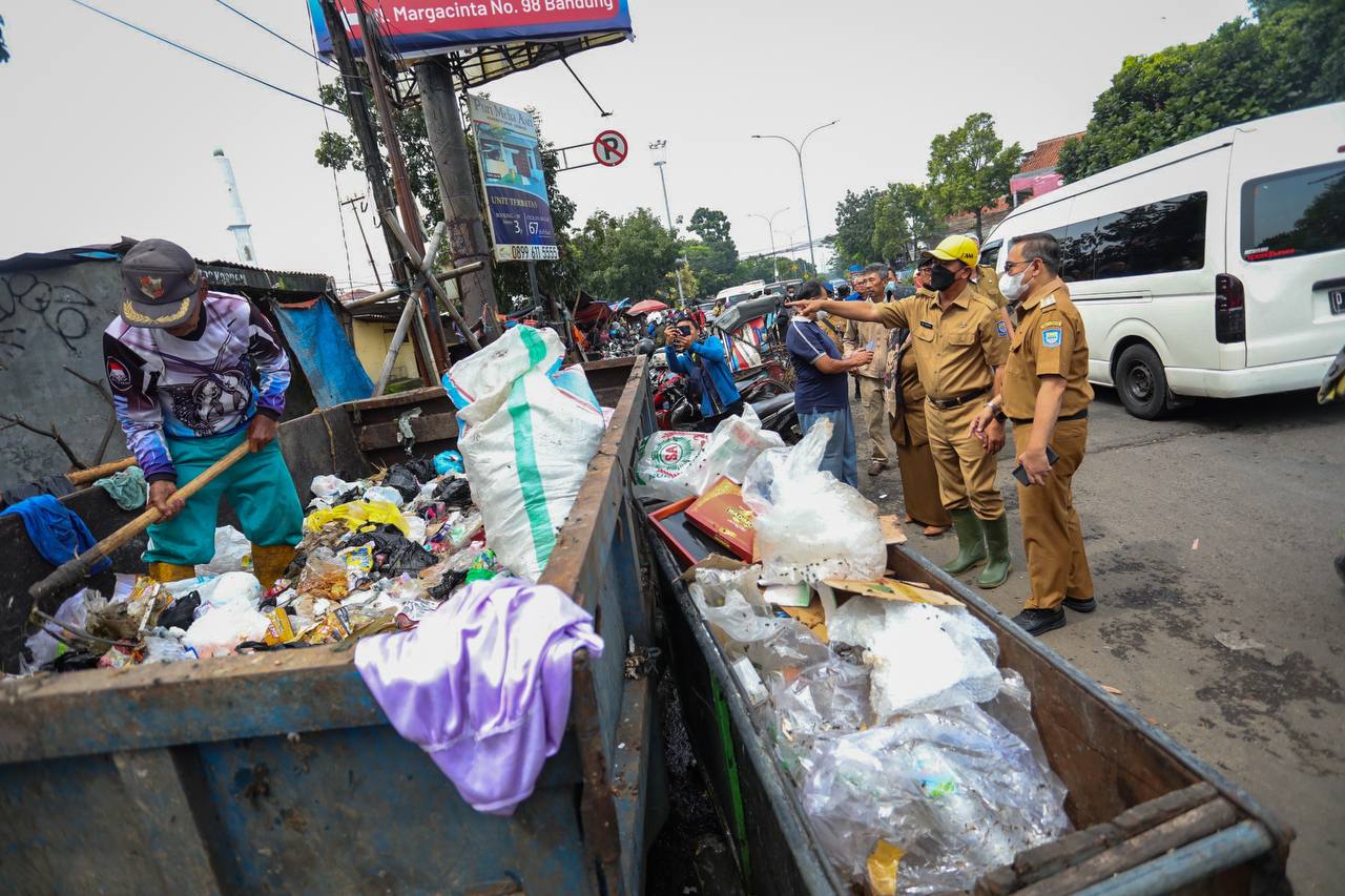 Plh Wali Kota Bandung Ema Sumarna Sampah di Beberapa titik TPS Sudah Terangkut